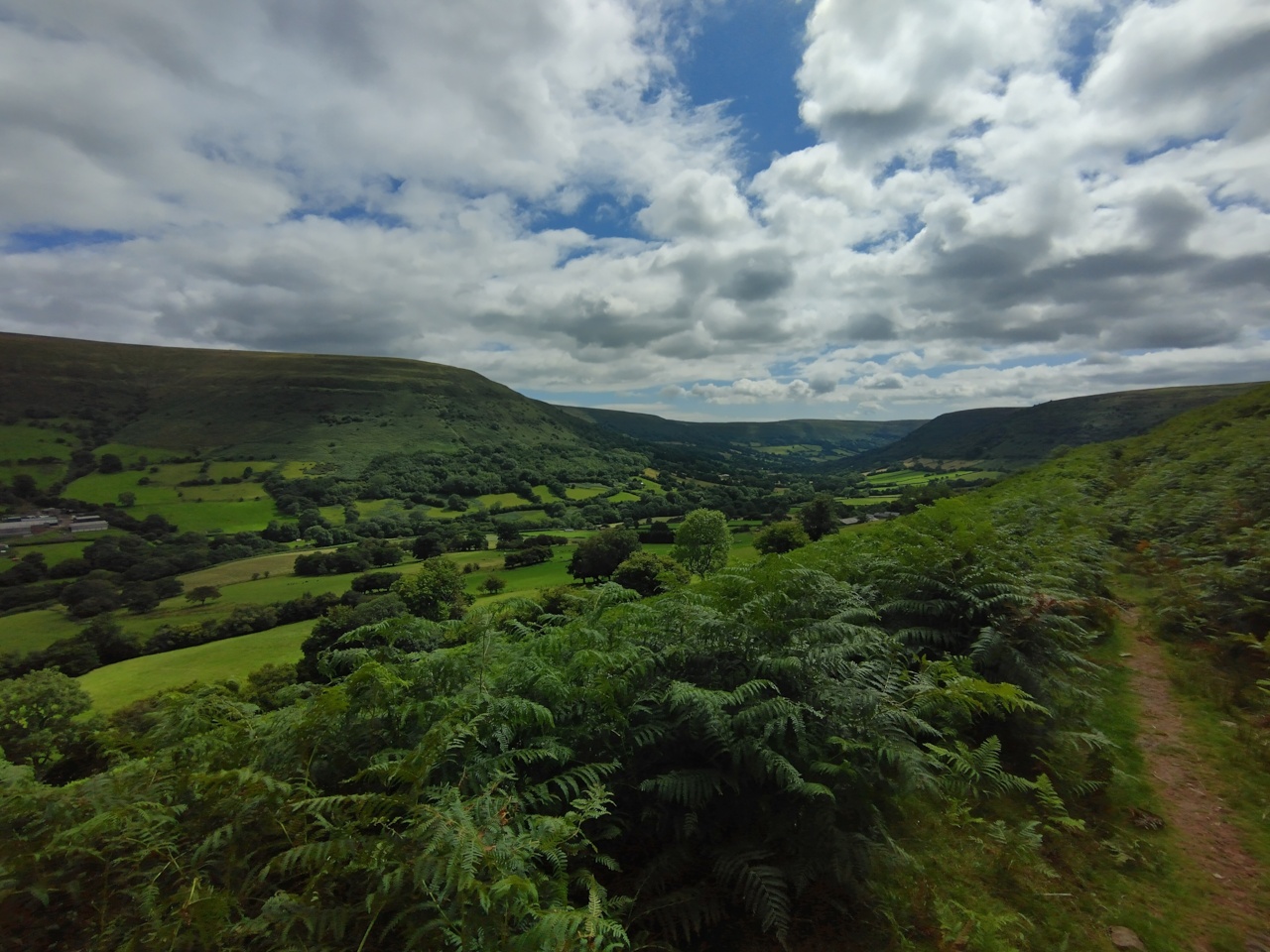 walking-llanthony